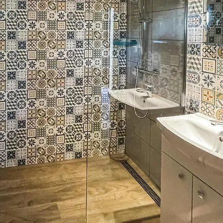 بيت للعطل 2 Bedroom Beautiful In