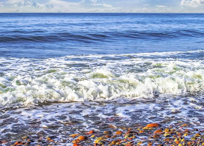 2 Bedroom Beautiful In Casa vacanze *